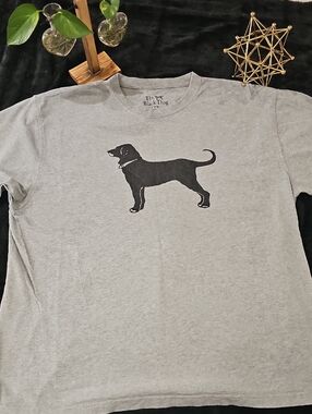The Black Dog Gray T‑Shirt with Black Labrador Silhouette
